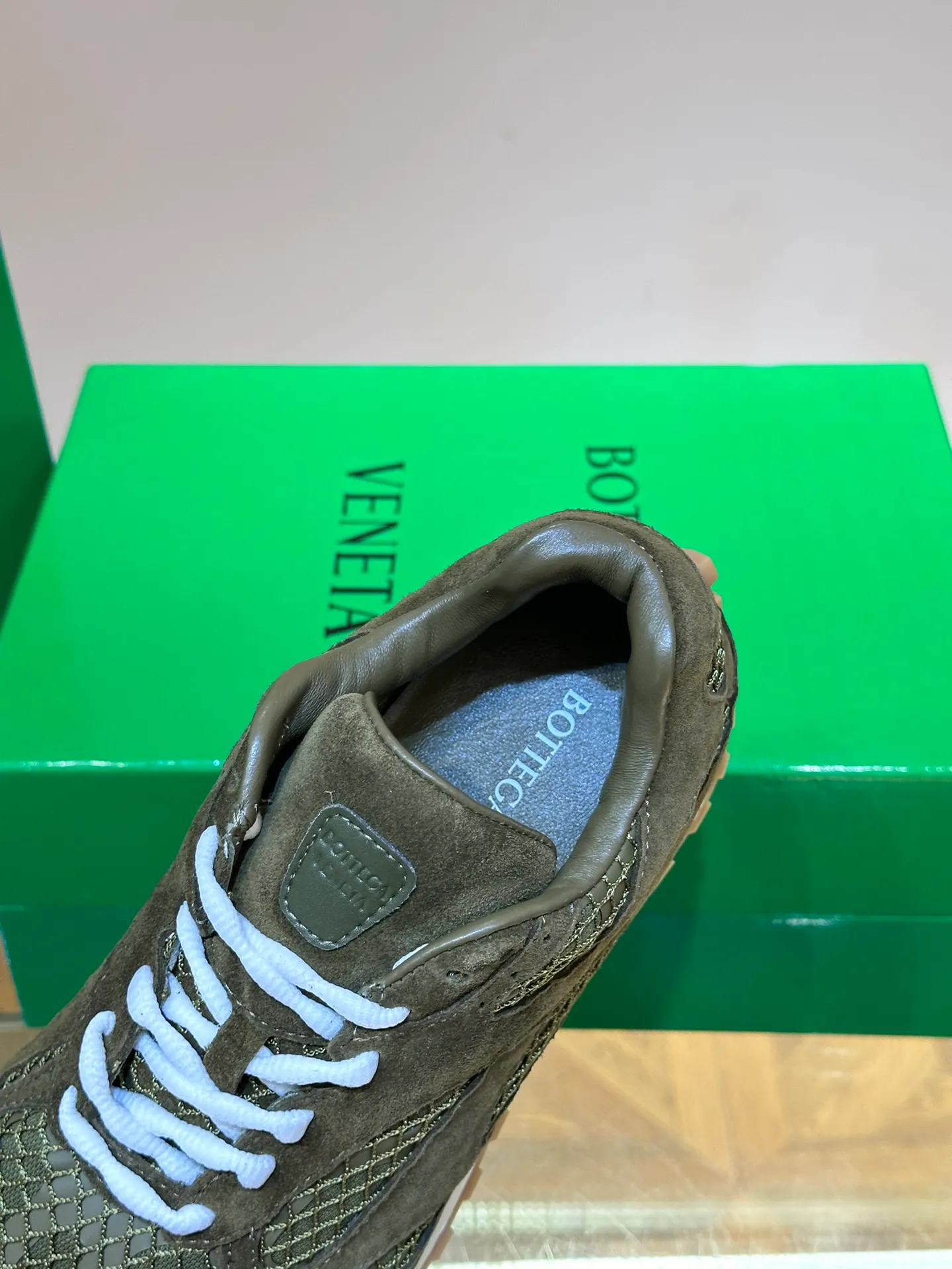 p640 "Bv" new orbit👫 casual sneakers for couples, the retro style of the millennium is so handsome, a super cool fashion item, the most important thing is that it feels incomparably comfortable on the feet, and the design style is also perfect. It will definitely be the one you wear most in daily life, original development, high quality presentation! Size: 35-45 (men’s size 38.45 customized)